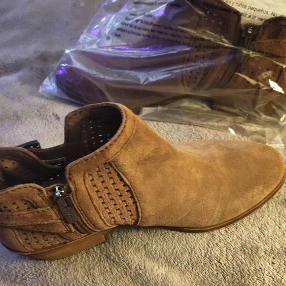 Vince Camuto boots - Picture 1 of 7